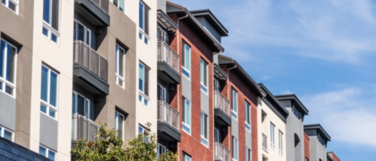 ¿Qué son los apartamentos con ingresos restringidos?